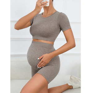 Femmes enceintes sans couture Yoga T-Shirt Shorts ensemble maternité Fitness entraînement vêtements <span class=keywords><strong>de</strong></span> <span class=keywords><strong>sport</strong></span> à manches courtes Yoga costume vêtements <span class=keywords><strong>de</strong></span> <span class=keywords><strong>sport</strong></span> - Product Image 3