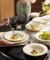Service de vaisselle en céramique gaufrée fraise avec bordure verte, assiettes et bols, style rétro campagnard, compatible lave-vaisselle et four, pour hôtels et mariages