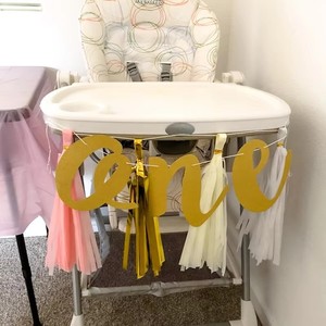 Petit livre rouge avec la même décoration de fête du premier <span class=keywords><strong>anniversaire</strong></span>, bannière dorée en papier « Un an » - Product Image 2