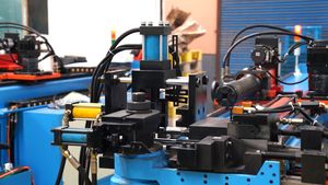 Vevor — machine de pliage de tuyaux SS MS, mandrin <span class=keywords><strong>hydraulique</strong></span> entièrement automatique, chaise ronde ou carrée en acier, CNC - Product Image 2