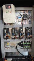 Machine de fraisage CNC pour la production de meubles de bureau et les applications de travail du bois professionnel