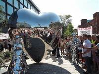 Vente en gros de grandes sculptures d'amour abstraites en forme de cœur en acier inoxydable forgé à la main