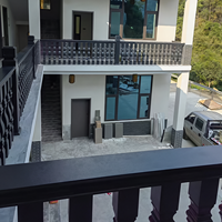 Rampe de balcon moderne en aluminium sur mesure, conception basée sur plans, main courante métallique pour appartement de luxe