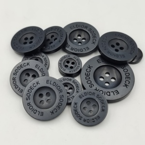 Nhà Máy Trực Tiếp Kích Thước Khác Nhau Thiết Kế Nhựa Nhựa Màu Đen 4 Lỗ Vòng Khắc Biểu Tượng Quần Áo Áo Len Nút - Product Image 5