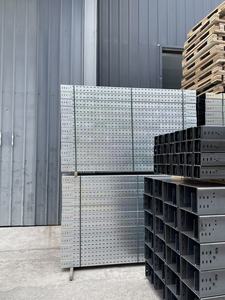 Bandejas de cable perforadas de acero de gran envergadura, resistentes a la corrosión, galvanizadas en caliente, para gestión de cables, directamente del fabricante y en stock. - Product Image 4