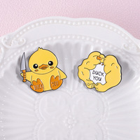 Nouveau dessin animé mignon fitness canard jaune avec couteau style mode vêtements bijoux badge émail épinglette