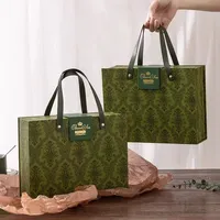 Boîte cadeau rigide en carton recyclé personnalisée avec fermeture magnétique, poignée en feuille d'or gaufrée pour le Ramadan