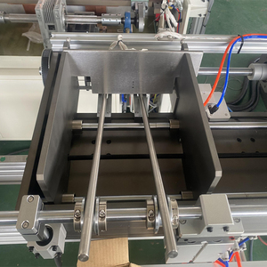 Machine de soudage par résistance CNC pour condenseurs de réfrigérateurs et distributeurs de boissons, pour condenseurs à tubes en fil - Product Image 4