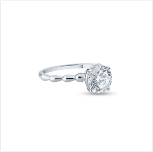 Bague solitaire en diamant rond de qualité supérieure en or blanc pour un style intemporel et une collection de bijoux significatifs d'Inde - Product Image 2