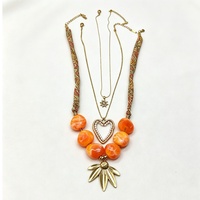 Nouveau collier tressé à la main en perles de résine orange avec pendentif fleur en acier inoxydable, chaîne en corde multicouche, collier à porter au quotidien