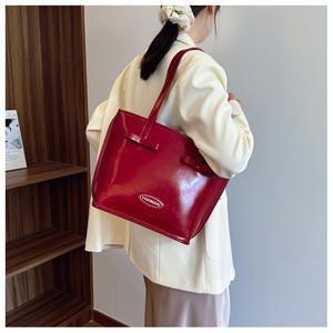 กระเป๋าโท้ทแฟชั่นสำหรับผู้หญิงสีเทาอ่อนเนื้อผ้ามีจีบและมีโบว์ดีไซน์ - Product Image 6