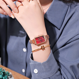 Orologio da Donna in Stile Vintage Chic, Quadrante Quadrato Piccolo con Dettagli Verdi, Movimento <span class=keywords><strong>al</strong></span> <span class=keywords><strong>Quarzo</strong></span> - Product Image 4