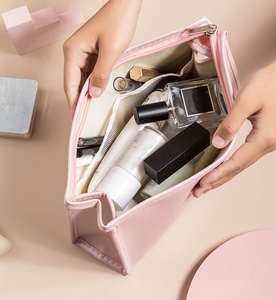 Sac cosmétique en PU avec logo personnalisé Pochette de maquillage de <span class=keywords><strong>voyage</strong></span> rose de marque privée de luxe Sacs cosmétiques professionnels en cuir de grande capacité - Product Image 3