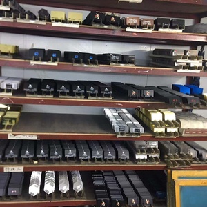 Décapsuleur de bière haut de gamme personnalisé en acier inoxydable vert, avec impression sérigraphiée en forme de carte rouge ancienne, pour promotion publicitaire et cadeau de démarrage - Product Image 2