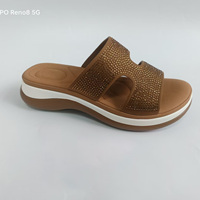 Sandales compensées plissées pour femmes en cuir PU, style mode, avec bride arrière et boucle de cheville, couleur marron clair, chaussures de marche