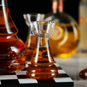 Juego de decantador de regalo de ajedrez, decantador de Ajedrez de Reina <span class=keywords><strong>del</strong></span> <span class=keywords><strong>vino</strong></span> con vasos de chupito, <span class=keywords><strong>regalos</strong></span> de jugador de ajedrez de 40oz, <span class=keywords><strong>regalos</strong></span> para <span class=keywords><strong>amantes</strong></span> <span class=keywords><strong>del</strong></span> <span class=keywords><strong>vino</strong></span> y whisky - Product Image 4