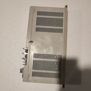 Module de contrôle industriel MDS-B-V2-1005 avec plusieurs connecteurs et borniers pour utilisation en équipement MDS-B-V2-1005 DCS Axis Dr - Product Image 2