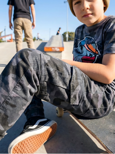 <span class=keywords><strong>Pantaloni</strong></span> Cargo Jogger OEM ODM in Twill Camouflage Grigio Scuro da Ragazzo, Casual Streetwear <span class=keywords><strong>con</strong></span> Polsini e Coulisse Elastica 100% Cotone - Product Image 1