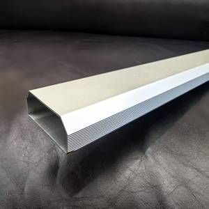 Ruban à mesurer de soudage en alliage d'aluminium de la série 6000 avec des graduations claires, une construction durable, un niveau et un télemètre - Product Image 2