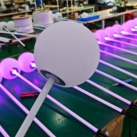 Boule lumineuse LED RGB de 20 cm de style socle avec télécommande/commande par application, indice de protection IP65, décoration d'Halloween pour jardin et terrasse