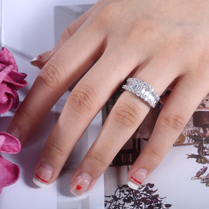 Anello Quadrato Baguette per Donne, Gioielli Eleganti e Scintillanti, Vendita all'Ingrosso - Product Image 4