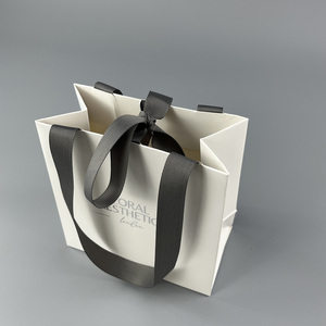 Bolsas de papel para regalo con logotipo personalizado al por mayor de fábrica, venta directa de fábrica, bolsas de papel para embalaje de zapatos y ropa. - Product Image 5