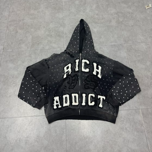 Felpa con Cappuccio Vintage Personalizzata da Uomo, Effetto Invecchiato, Stampa DTG, Strass sul Cappuccio, Polsini a Triplo Strato, Stile Streetwear - Product Image 1