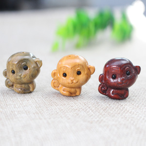 Pendentif singe créatif en bois de santal, artisanat, décoration pour la maison et le bureau, accessoire porte-clés - Product Image 2