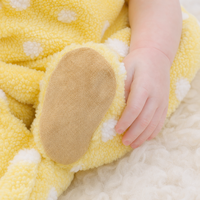 Poupée Reborn personnalisée de 24 pouces avec corps en tissu et membres en vinyle, cheveux implantés, yeux endormis, réaliste comme un nouveau-né, cadeau pour enfants