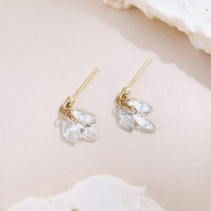Boucles d'oreilles pendantes en or jaune 18 carats avec diamants de laboratoire, motif étoile filante, à pampilles, manchette d'oreille, créoles pendantes, clips et huggies pour homme - Product Image 3