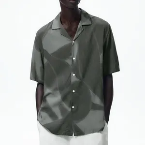 卸売最新デザインファッションボタンアップシャツ半袖カスタムオールプリントビスコースメンズシャツ