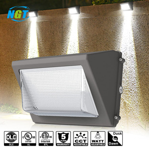 Lámpara de Pared LED NGT de 120W 16800LM, Iluminación LED Comercial e Industrial para Exteriores, para Estacionamientos, Casas, Almacenes, con Certificación UL - Product Image 1