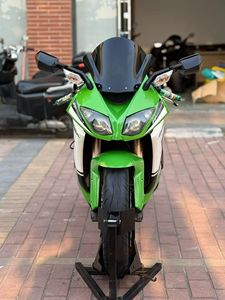 Motocicleta Deportiva <span class=keywords><strong>Kawasaki</strong></span> <span class=keywords><strong>Ninja</strong></span> ZX-10R de 1000cc, Cuatro Cilindros en Línea, 210HP, con Sistema de Admisión de Aire Ram y Frenos Brembo - Product Image 5