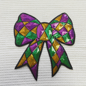 แผ่นปะติดเสื้อผ้าแบบรีดติดลายโบว์กลิตเตอร์เลื่อมงานปักเชนิลล์ดีไซน์ใหม่สำหรับงานมาร์ดิกราส์ - Product Image 1