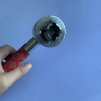 Sertisseuse manuelle pour le sertissage des bouchons de flacons en verre