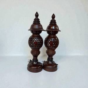 Par de faroles de altar de madera con diseño de panal, hechos a mano, portavelas y recipientes de madera. - Product Image 3