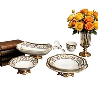 Service de table en porcelaine fine pour banquet impérial, décoré d'émail, bordure dorée, motif floral, vaisselle en céramique pour fête
