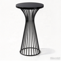 Table de bar haute moderne tout en acier inoxydable noir avec base spirale et plateau rond pour événements de mariage