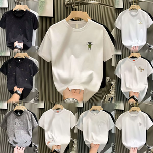 T-shirt da uomo all'ingrosso in cotone 220gsm a manica corta con logo in rilievo, collo semplice, tessuto morbido, 100% cotone, prezzo scontato - Product Image 2