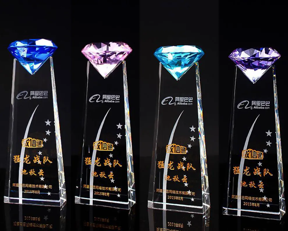 Biểu tượng tùy chỉnh khắc kim cương hình dạng pha lê giải thưởng Trophy