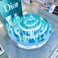 Produits de maquillage et de soin de la peau haut de gamme, système d'éclairage ambiant interne pour armoire centrale, zone d'affichage en verre dégradé
