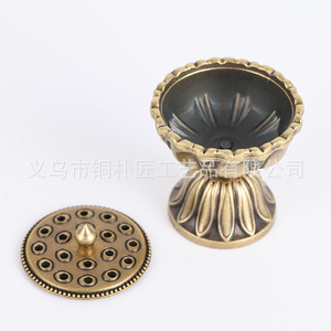 เตาเผากำยานทองเหลืองรูปดอกบัวขนาดเล็ก ยี่ห้อ Coppersmith รุ่น Lotus Zen สำหรับใช้ในบ้าน กลิ่นหอมไม้จันทน์ - Product Image 5