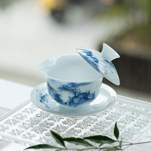 طقم شاي صيني تقليدي، كوب شاي من البورسلين المرسوم يدويًا بتصميم المناظر الطبيعية باللونين الأزرق والأبيض، مجموعة سفر للشاي - Product Image 6