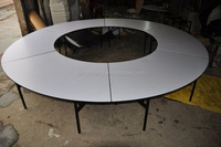 Table à manger moderne personnalisable en gros, pliable, pour 8 à 10 personnes, plateau blanc, pieds noirs, revêtement poudré, contreplaqué + métal, mobilier d'hôtel