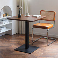 Table à manger carrée en bois de style nordique, design minimaliste moderne, personnalisable, pour usage domestique, petits appartements, bureaux de vente et salles de réunion