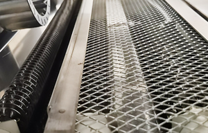 เครื่องซีลฝาขวดกึ่งอัตโนมัติคุณภาพสูงสำหรับบรรจุภัณฑ์หดตัวด้วยไฟฟ้าสำหรับอาหาร เครื่องดื่ม และสินค้าอื่นๆ พร้อมการห่อไม้ - Product Image 3