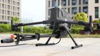 Drone de nettoyage mural et vitré M400 à double buse, pulvérisateur de mousse et d'eau, système de contrôle à distance 120m de hauteur