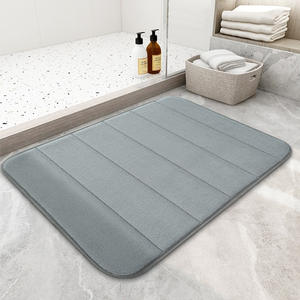 Alfombra de Baño Rectangular de Espuma Viscoelástica, Color Gris Claro, Absorbente y Antideslizante - Product Image 2