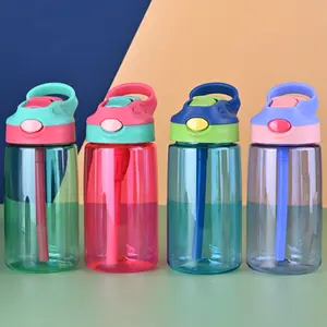 Tedarik çocuklar yürüyüş su şişesi özel logo bpa ücretsiz çocuk çocuk plastik içme şişesi ile hasır kapak