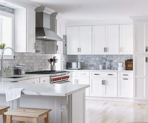 Cuisine moderne modulaire en bois blanc sur mesure avec un design mural escamotable pour appartement et villa - Product Image 4